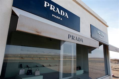 ¿Por qué hay una tienda Prada en medio del 